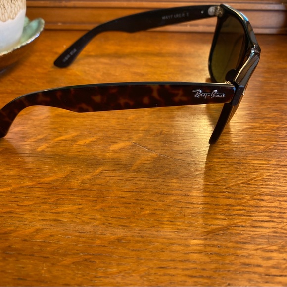 Vintage Ray Ban Wayfarer 2 Bausch & Lomb Tortoise Shell Sunglasses - Picture 10 of 10